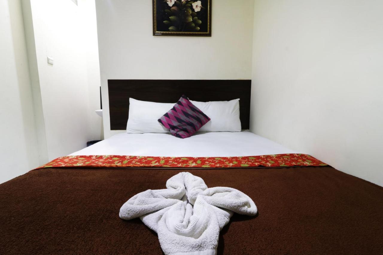 Hotel Bantal Guling Pasar Baru à Bandung Extérieur photo