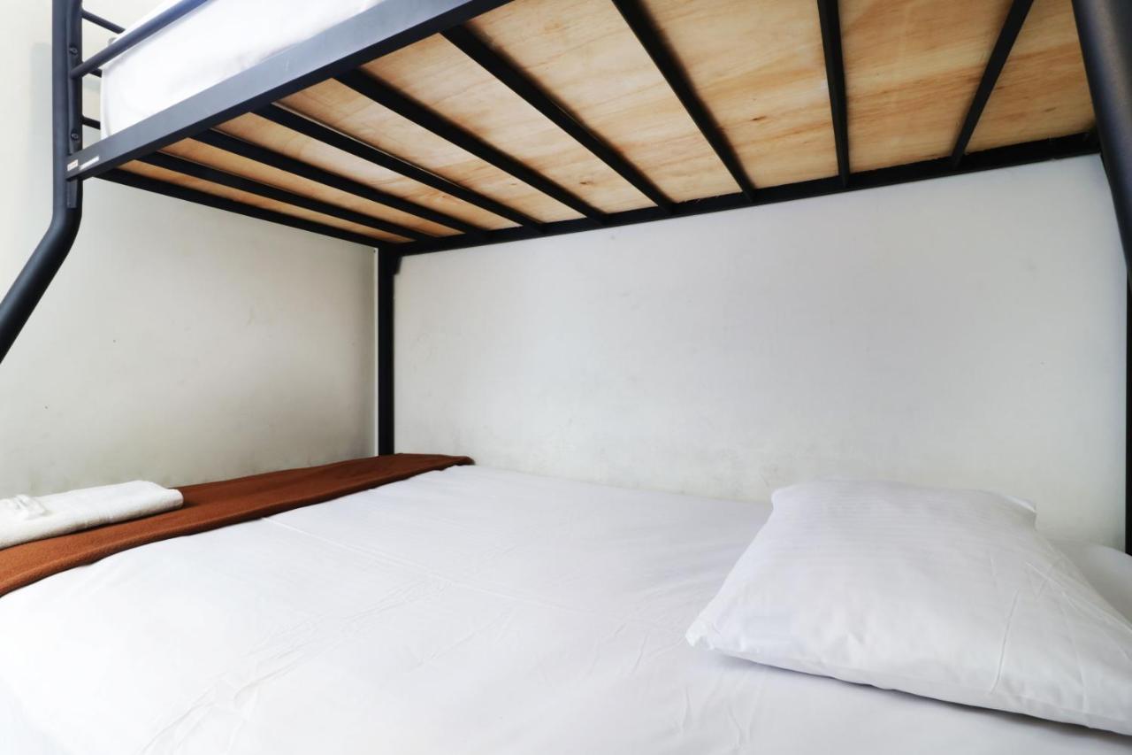 Hotel Bantal Guling Pasar Baru à Bandung Extérieur photo