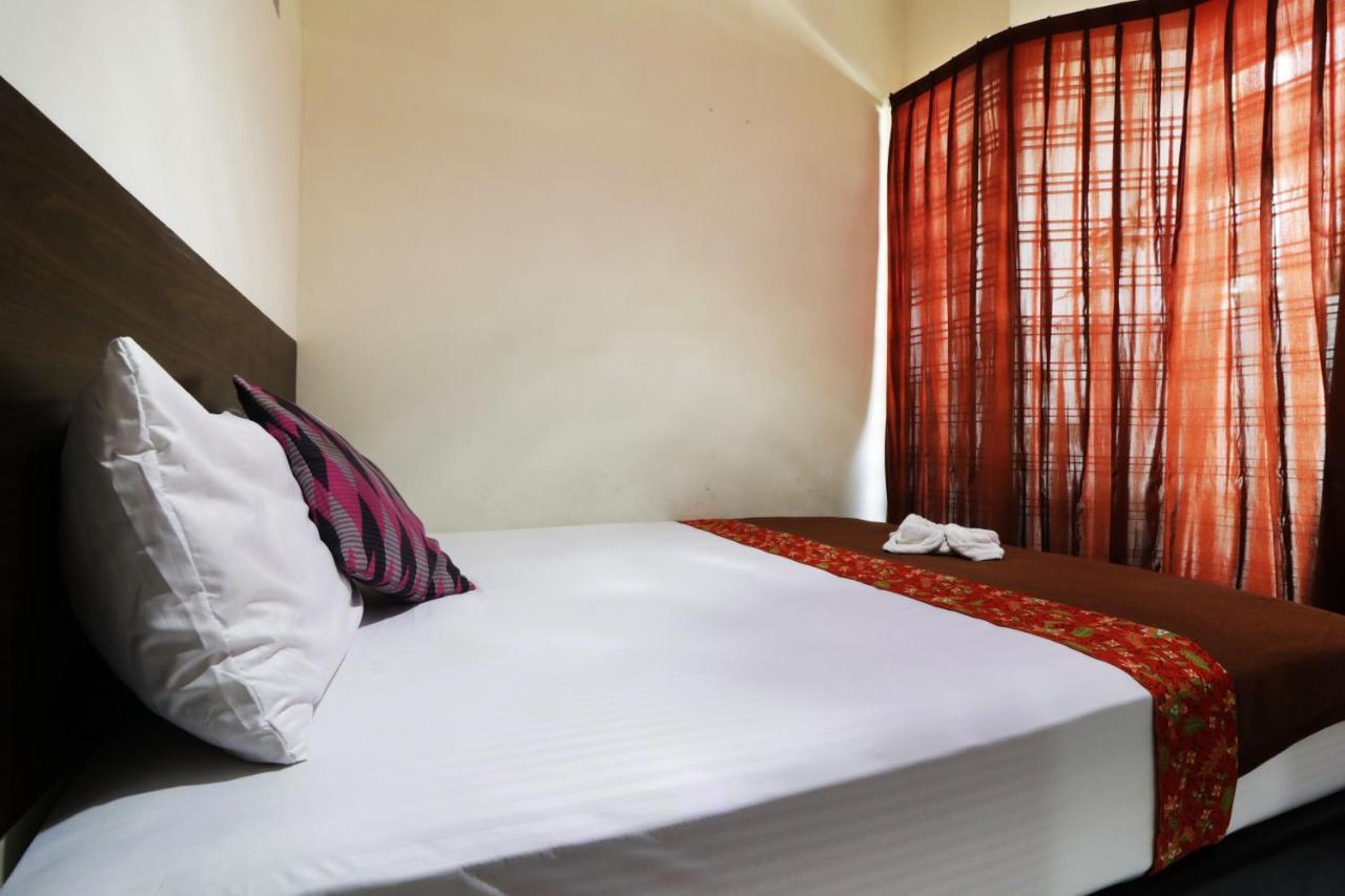 Hotel Bantal Guling Pasar Baru à Bandung Extérieur photo