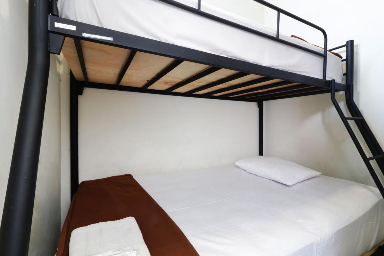 Hotel Bantal Guling Pasar Baru à Bandung Extérieur photo