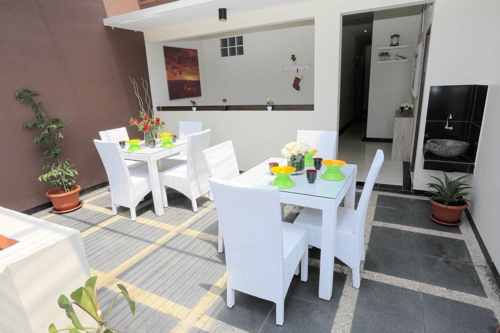 Hotel Bantal Guling Pasar Baru à Bandung Extérieur photo