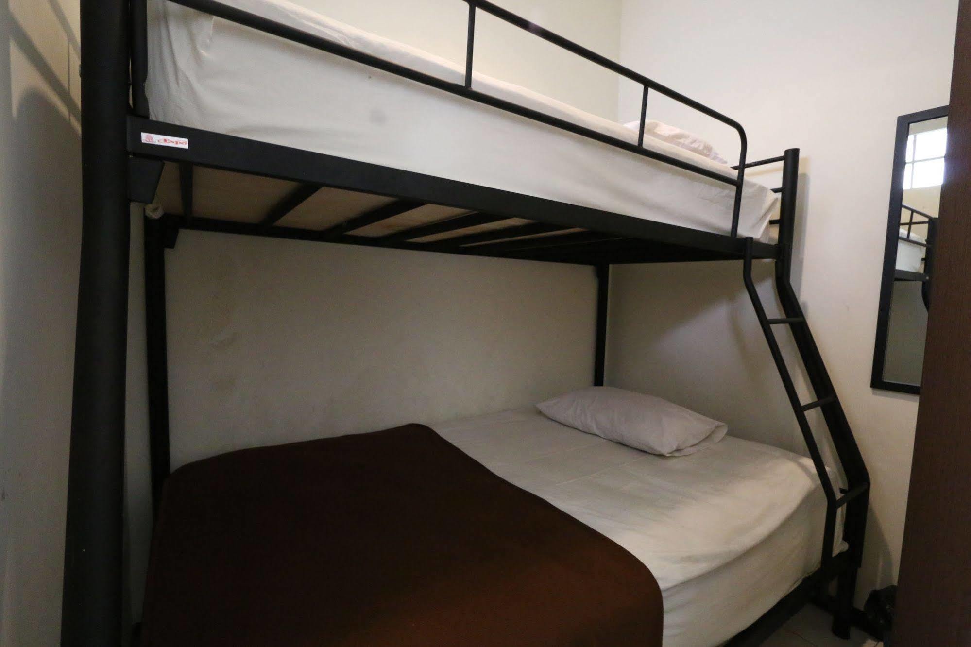 Hotel Bantal Guling Pasar Baru à Bandung Extérieur photo