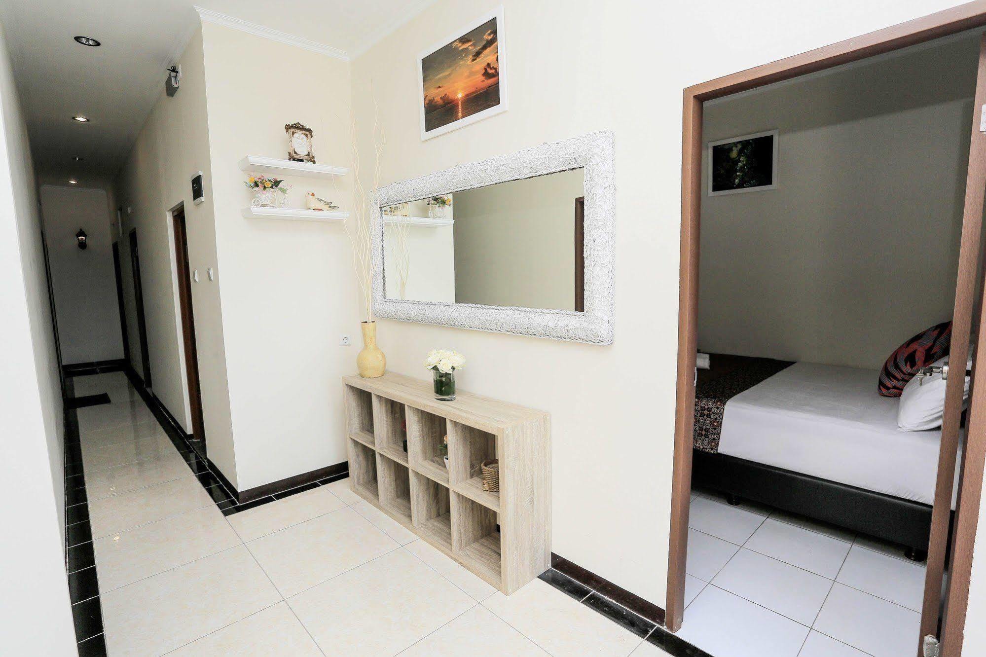 Hotel Bantal Guling Pasar Baru à Bandung Extérieur photo