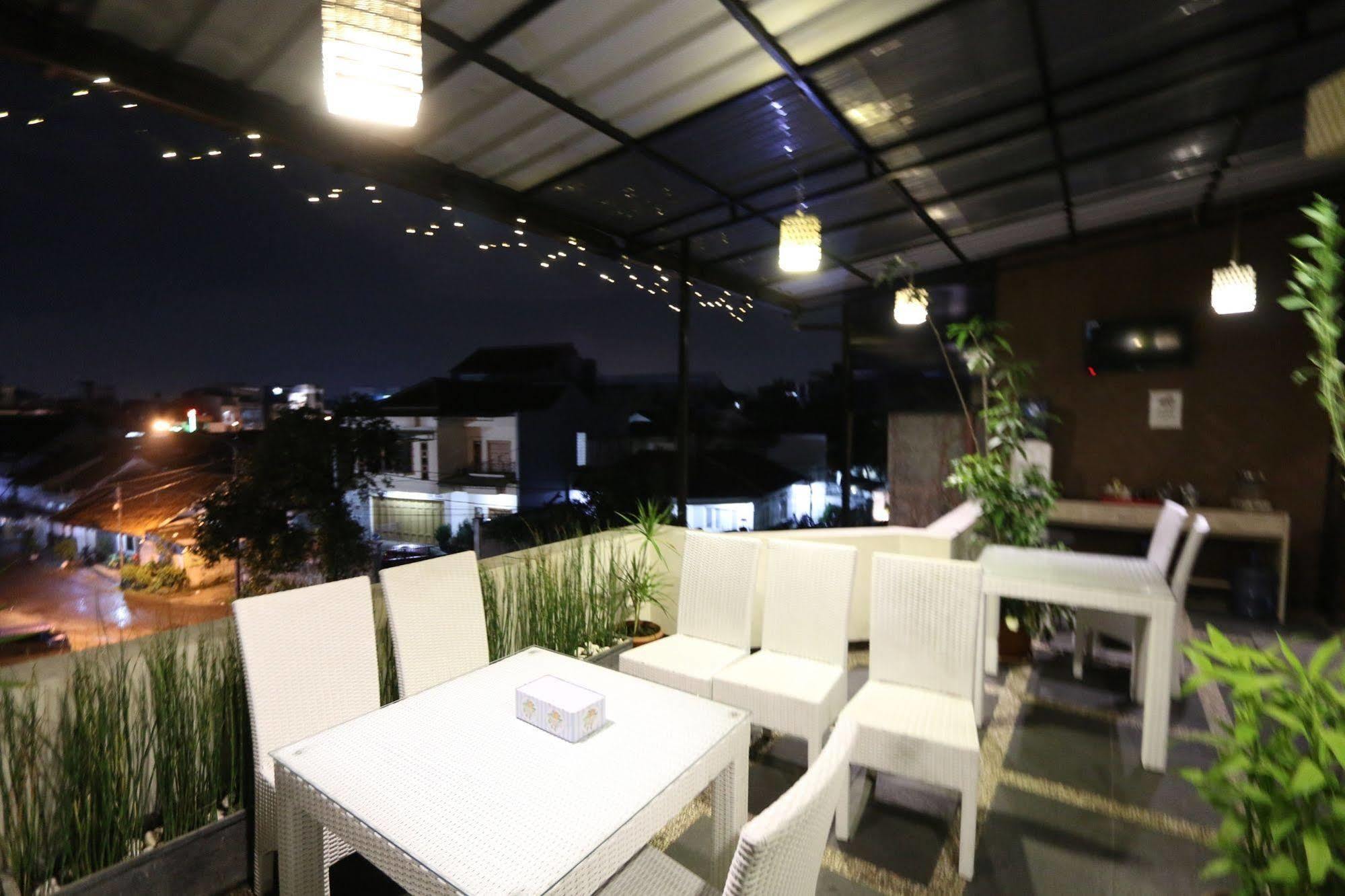 Hotel Bantal Guling Pasar Baru à Bandung Extérieur photo